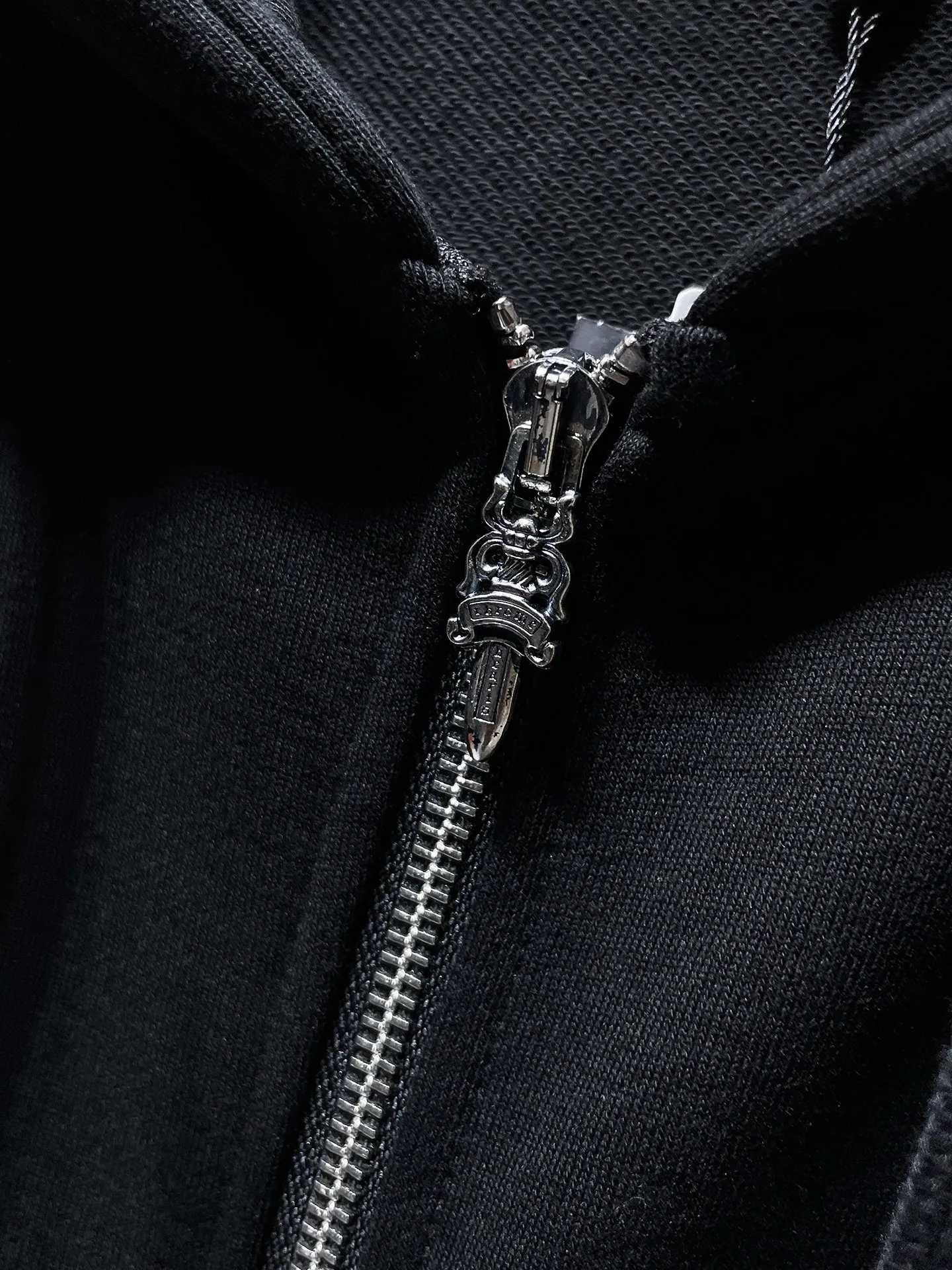 P270 Chrome Hearts Autumn and Winter 2025 counter synchronization❤️ Heavy-duty horseshoe Sanskrit letter hooded sweatshirt, hot diamond ➕ silicone ➕ flocking, improved customized version 1:1 high-gram weight high-quality fabric Recommended color: white black code number: S, M, L, XL